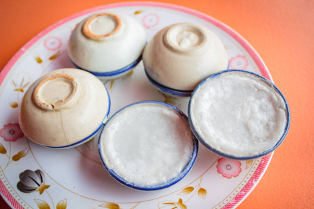泰国甜点，由椰子牛奶 香兰叶和木薯弗洛