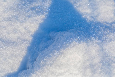 雪背景中的关闭