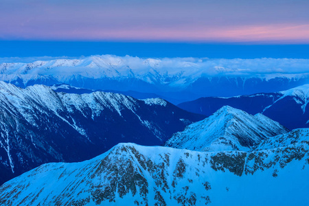 在冬天，罗马尼亚 Fagaras 山