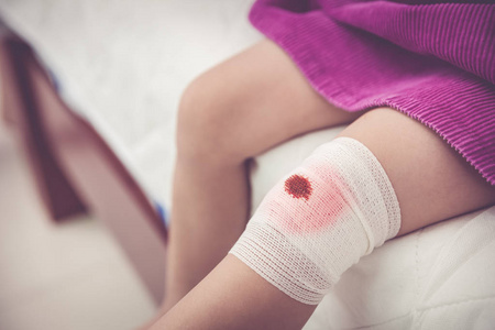 脚步伤口包扎图片