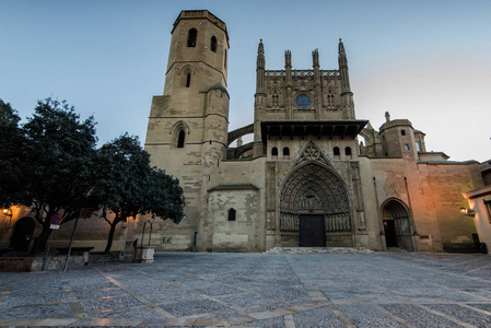 西班牙胡斯卡圣佩德罗尔维约修道院，清晨
