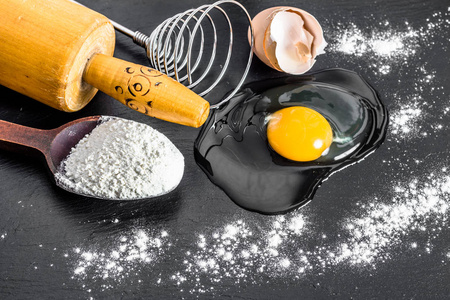 烘焙配料面粉 鸡蛋 擀面杖，烹饪概念