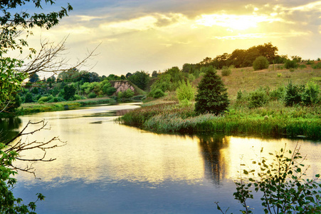 山坡赏景图片-山坡赏景素材-山坡赏景插画-摄图新视界