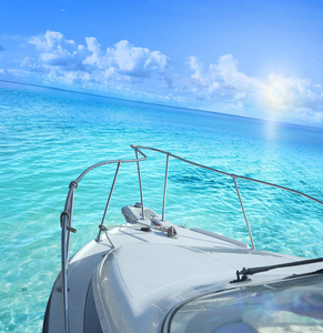 在海洋游艇图片