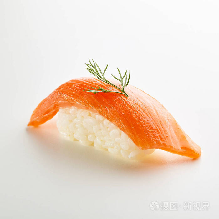 烟熏三文鱼握寿司