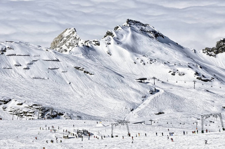 在阿尔卑斯山滑雪胜地