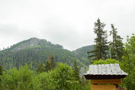 老木屋小屋在山