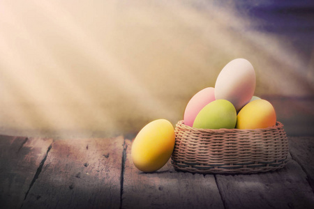 复活节蛋在巢