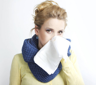 鼻子不通气.用手帕擦鼻涕 nose.blonde照片