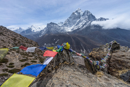 国家环保局珠穆朗玛峰地区，祷告旗丁博泽视图上点