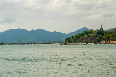 海景观与珍珠养殖场附近岛岸