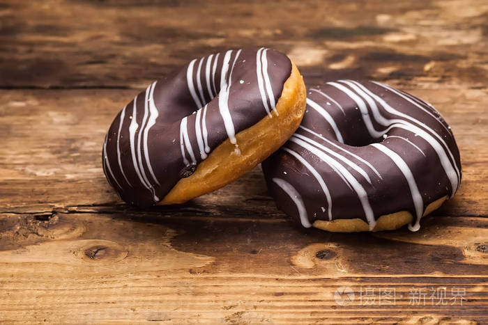 甜甜圈巧克力棒和美味