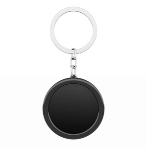 空白黑圆钥匙环金属钥匙链。3d 渲染