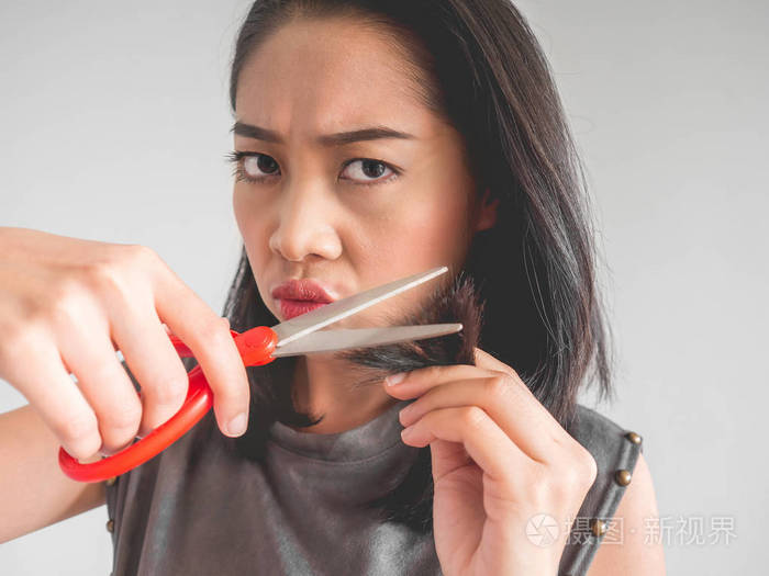 女人想剪头发