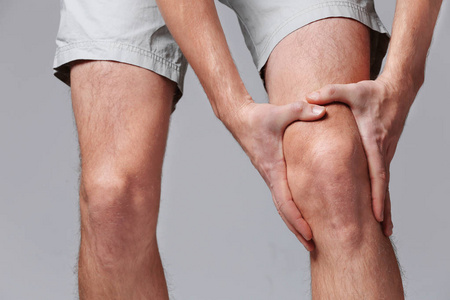 膝关节疼痛的人图片