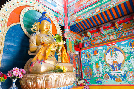 中国内蒙古2015 年 8 月 13 日 佛祖雕像在五塔 TempleWutasi。在呼和浩特市内蒙古，中国著名的历史古