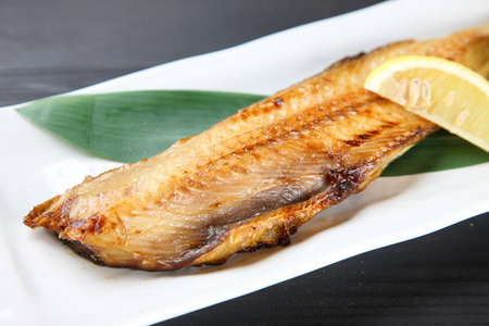日本烤的福气鲭鱼图片