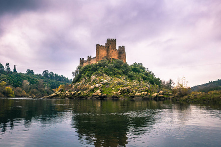2017年1月04日葡萄牙利巴提乔中世纪阿尔穆罗尔城堡全景