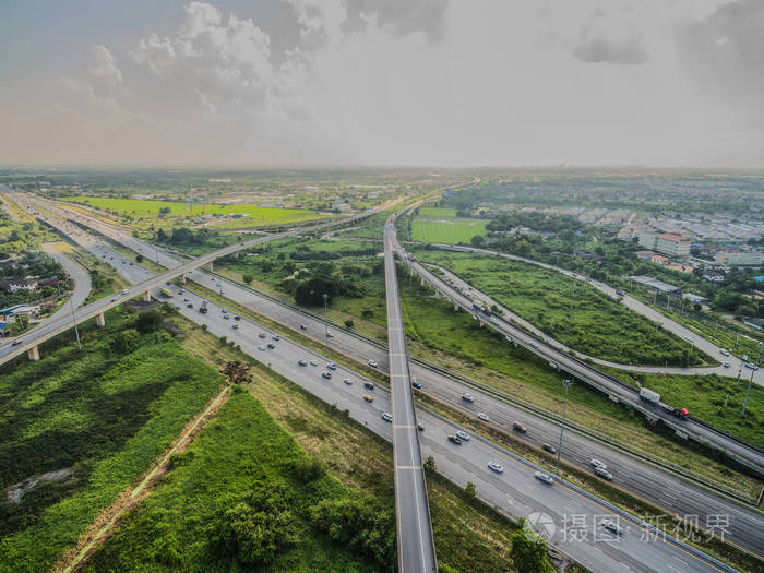 在泰国曼谷市高速公路的鸟瞰图