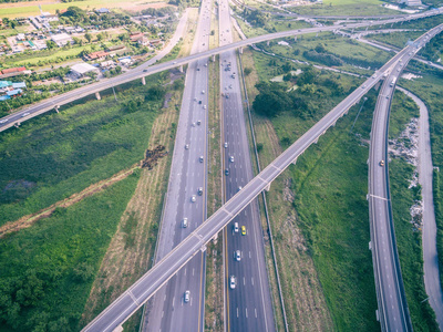 在泰国曼谷市高速公路的鸟瞰图