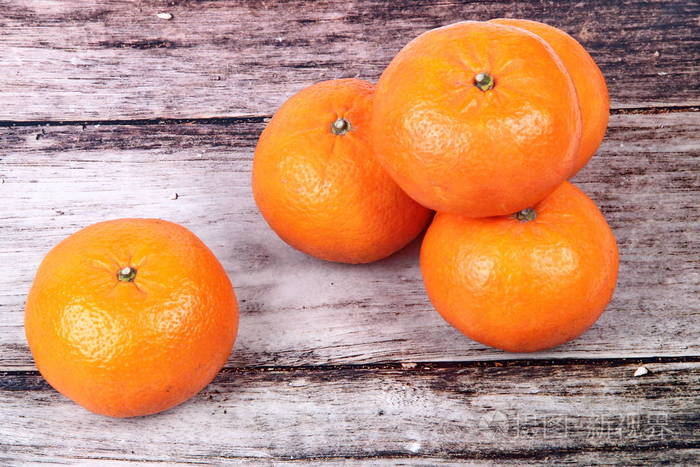 金橙在木头庆祝中国的节日