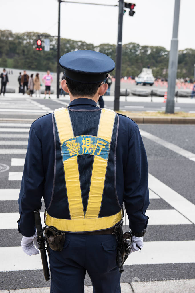 一名日本警察站