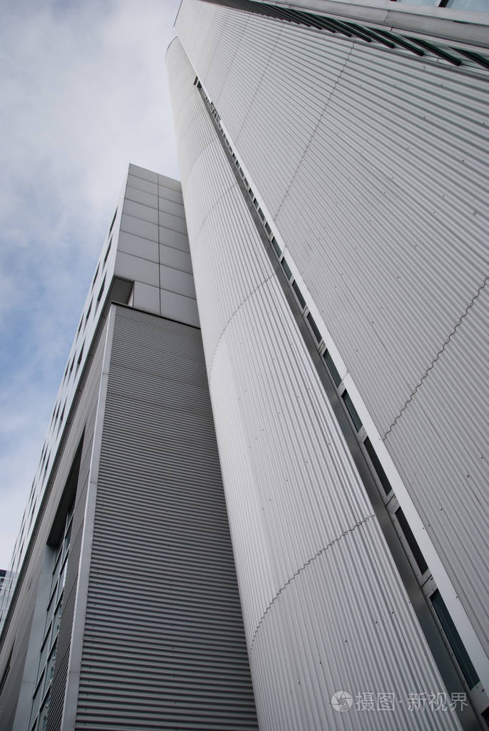 波纹的金属板幕墙