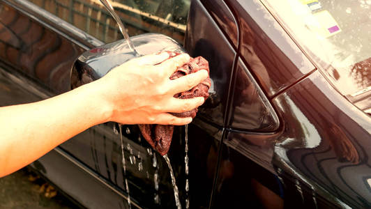 自己洗一辆车