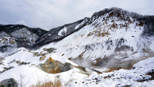 登别温泉冬季雪景地狱谷图片