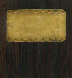 木墙上的旧青铜标签图片