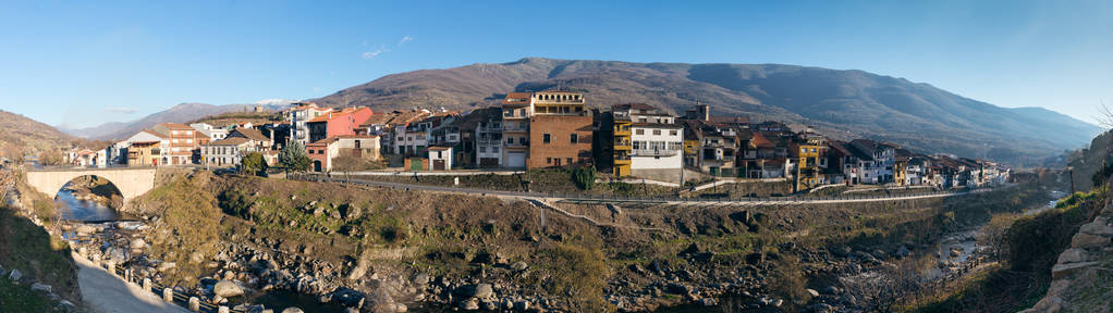 全景视图的旧镇的 Cabezuela del Valle，埃斯特雷马杜