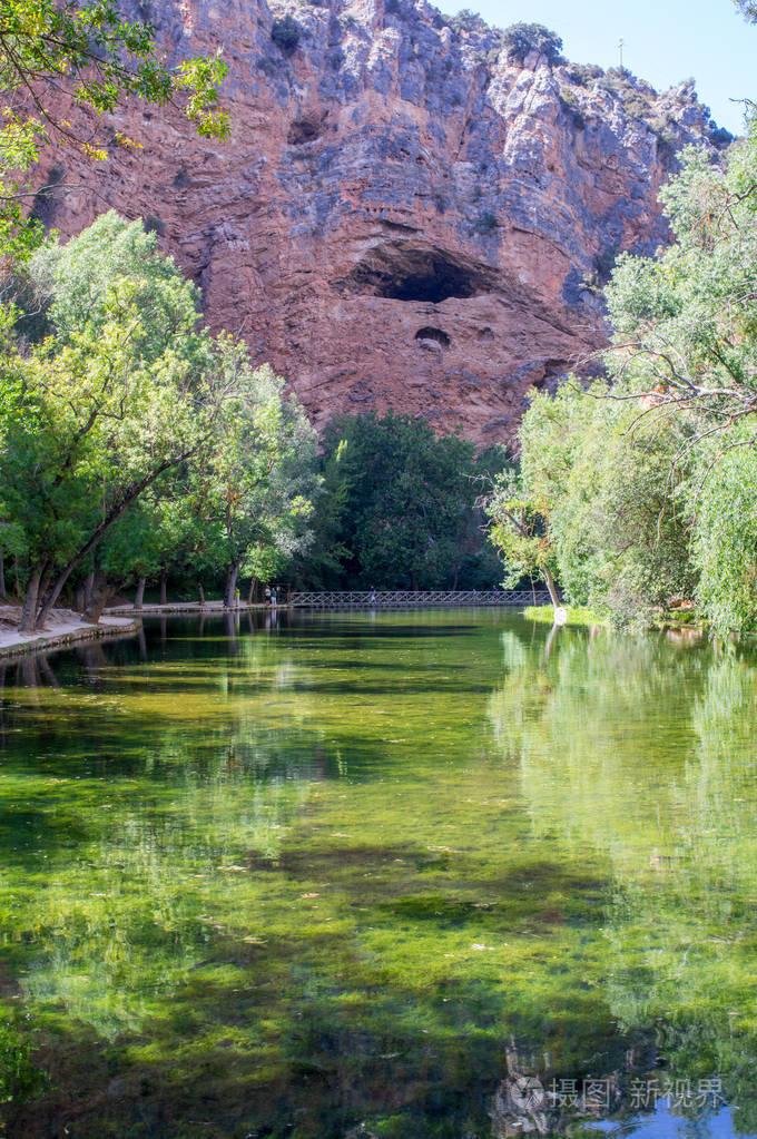 清楚的镜子湖的风景