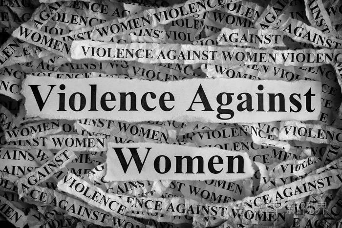 用词对妇女暴力行为的碎的纸屑