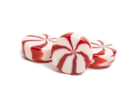 红色和白色的球糖果