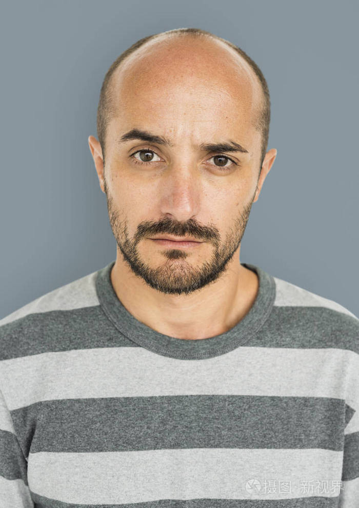 英俊的大胡子的男人