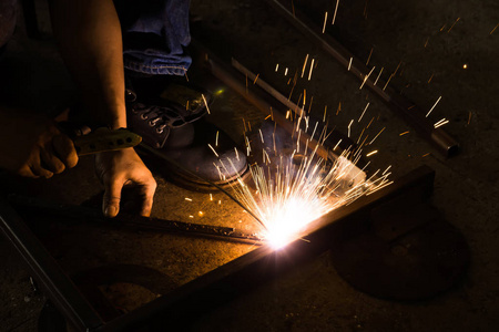 焊工连接钢铁工业