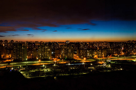 夜晚的城市景观图片