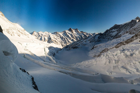 滑雪胜地瑞士少女峰翁根的视图