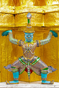 巨人在光天化日之下在 Wat Prakaew，泰国