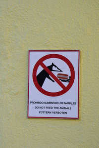 墨西哥多语言不喂动物标志