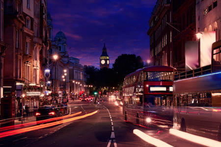 伦敦大笨钟从特拉法加广场交通