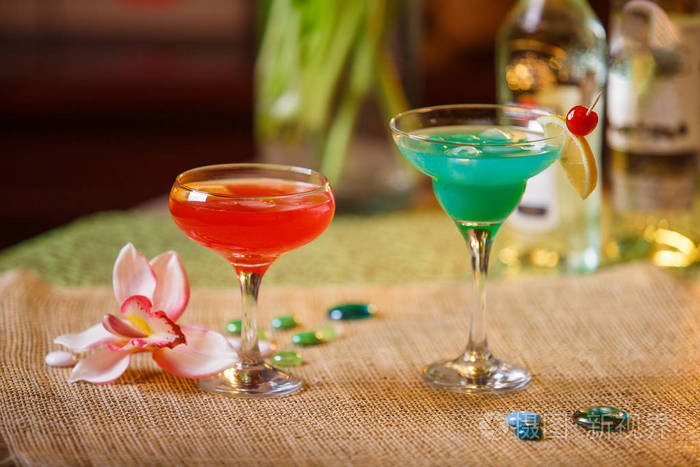 非酒精的鸡尾酒两杯