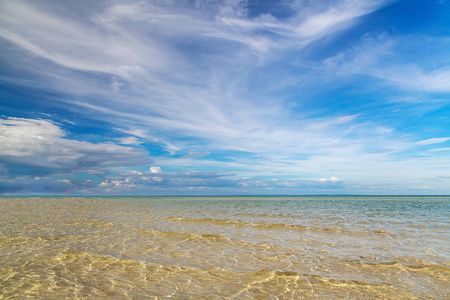 海认为，从热带海滩，晴朗的天空。夏日天堂 bea