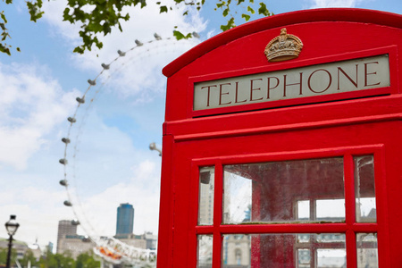 在英国伦敦旧的红色电话盒