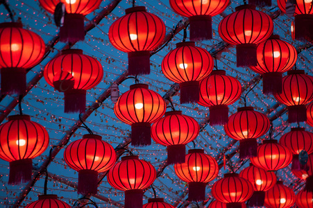 中国的灯笼照亮新的一年，挂装饰