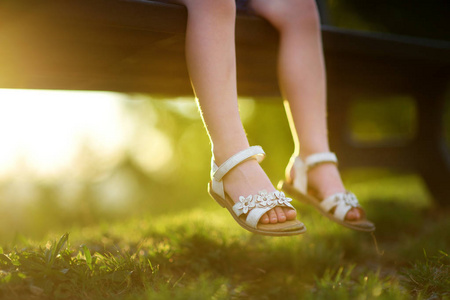 小女孩的腿照片