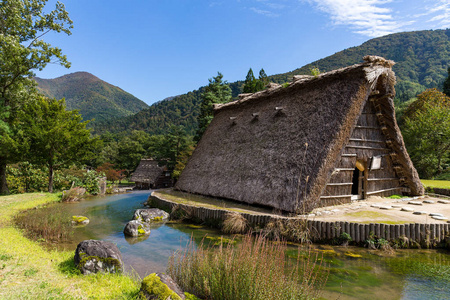 传统的白川乡村