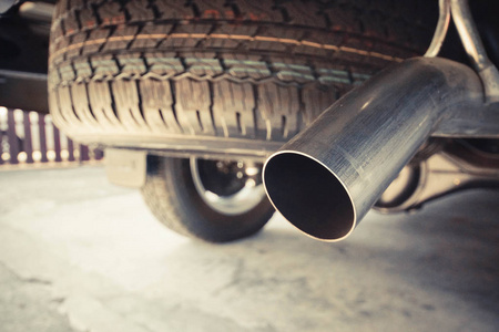 卡车排气卡车的排气管照片