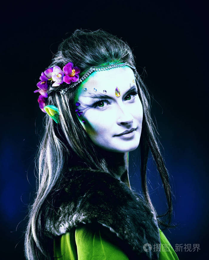 一个美丽的精灵留着长头发的画像