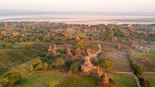 缅甸蒲甘平原的鸟瞰图